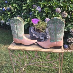Arita Ladies cowgirl boots !